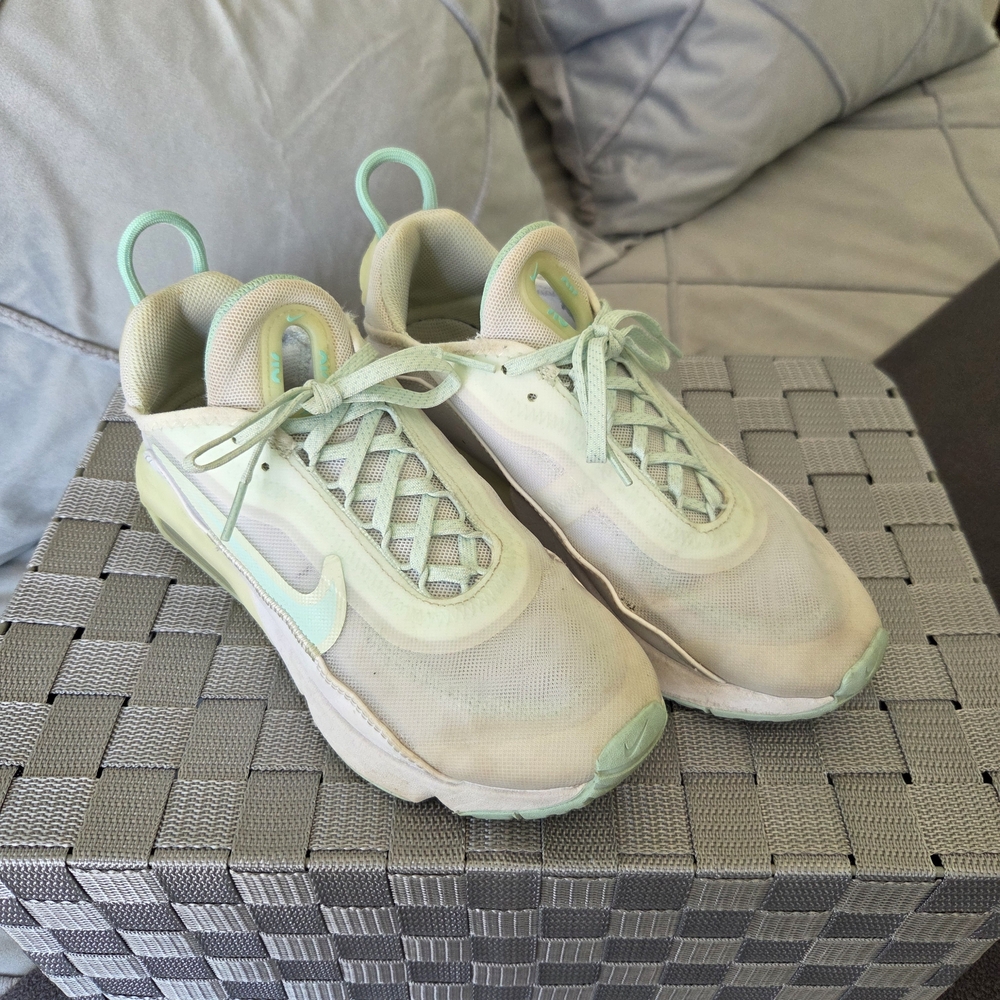 Nike Air 2090 Womens Mint Green Athletic Shoes